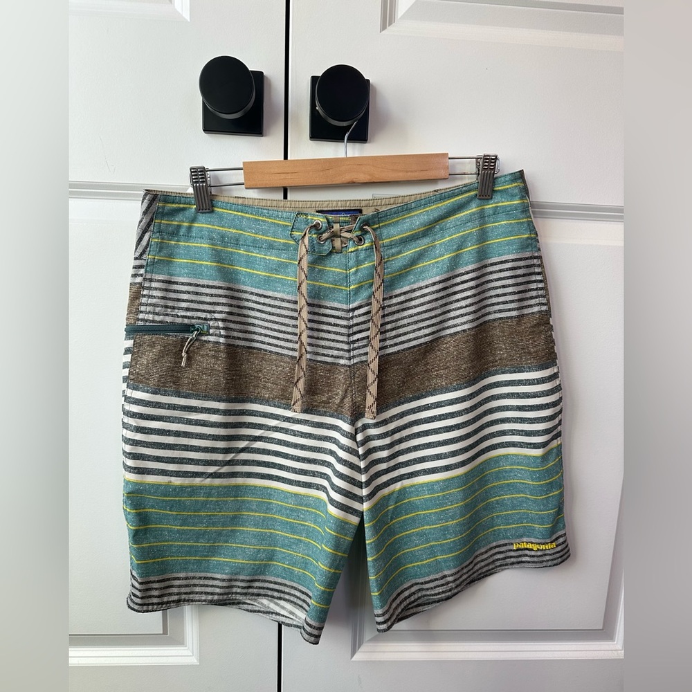 Patagonia Men’s Printed Stretch Planing Board Shorts (Size 34)